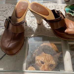 MIA tan leather clogs